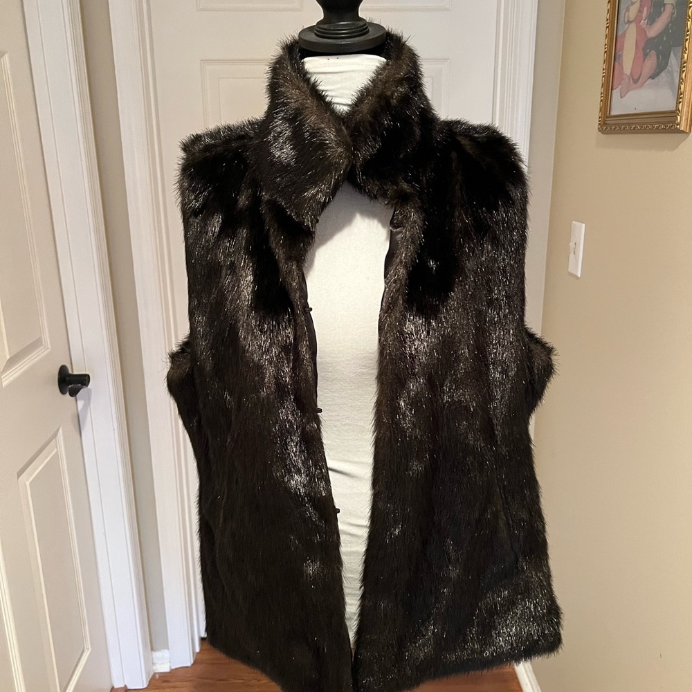 Women's Faux Fur Vest - Black